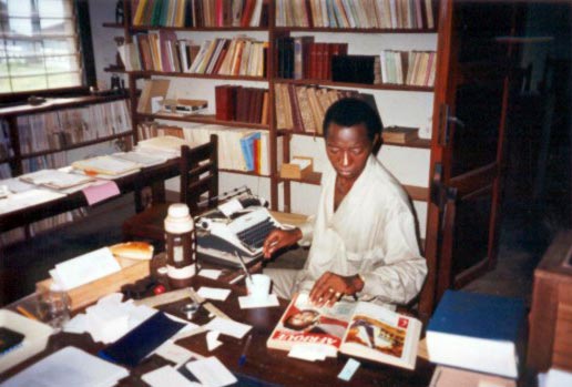 Ch. Lonkama, secrétaire (jusqu'en 2000)