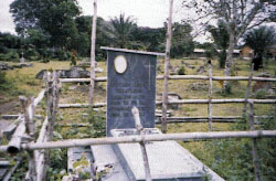 La tombe de Gustaaf Hulstaert à Bamanya