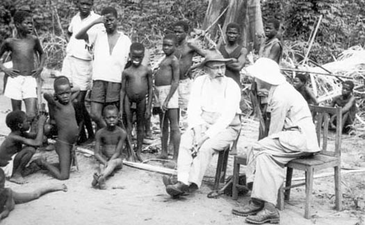 Ethnographie coloniale: Gustaaf Hulstaert et Ernst Müller à Isangi (1953) chez (et concernant) les Ekonda
